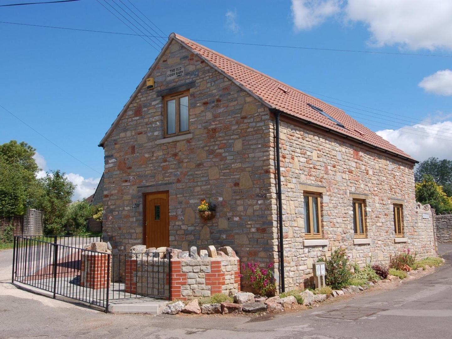 Villa The Old Cider Barn Wells Esterno foto